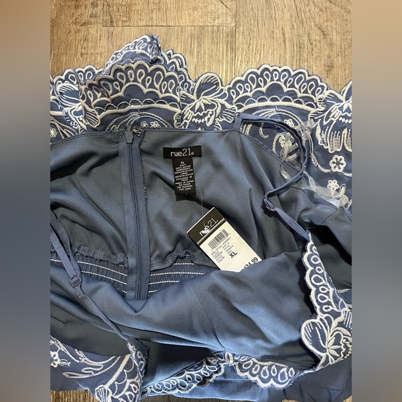 Floral Romper - Picture 3 of 4